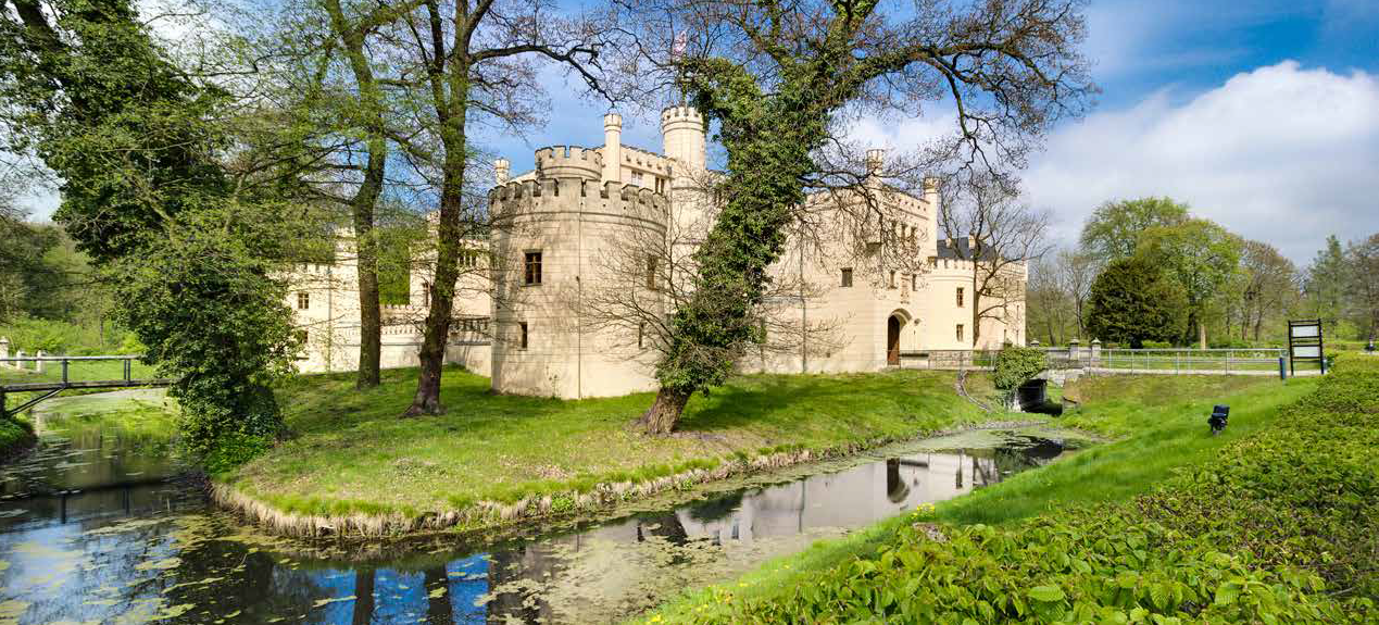 Burg mit Burggraben